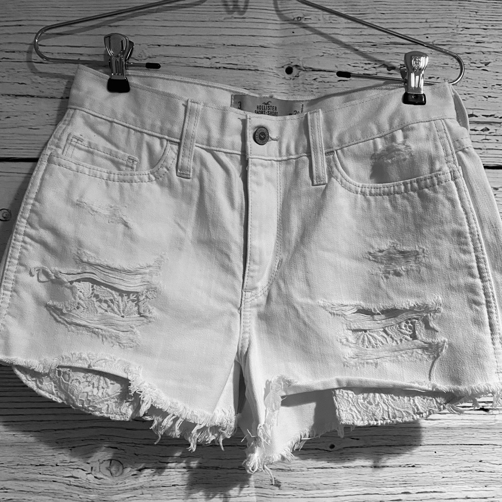 NEW✨HOLLISTER HIGH RISE SHORTS DISTRESSED w LACE - Picture 5 of 9